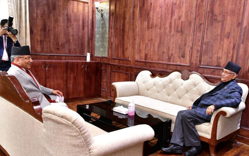 प्रधानमन्त्री दाहाल र एमाले अध्यक्ष ओलीबीच भेटवार्ता