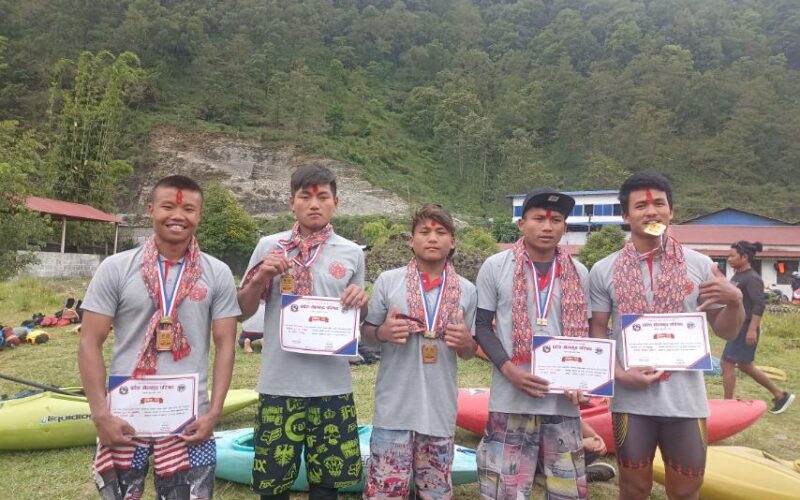 प्रदेशस्तरिय खुल्ला कायाकिङ प्रतियोगिता डम्बरले जिते स्वर्ण