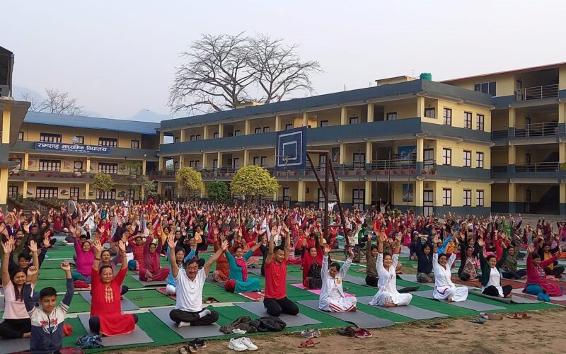 तनहुँ योग साधनामय बन्दै